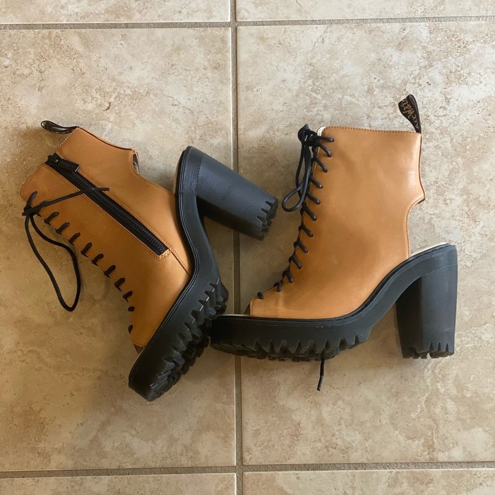 Dr. Martin | Carmelita Boots NWOB